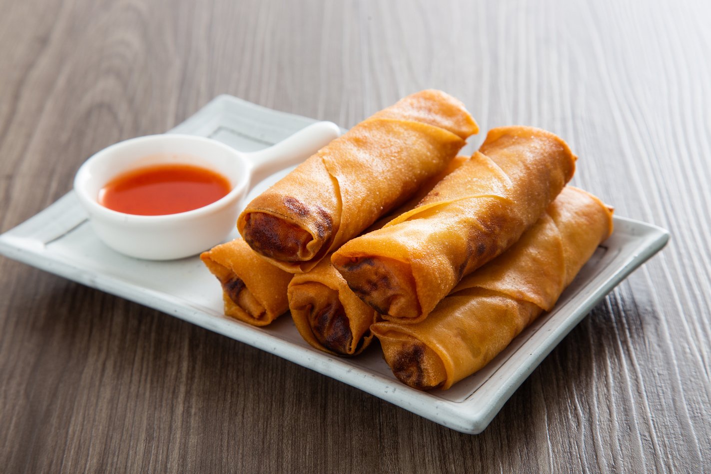 Deep fried spring rolls , popiah